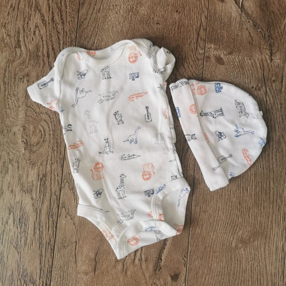 3/$15 Carter's onesie set size NB